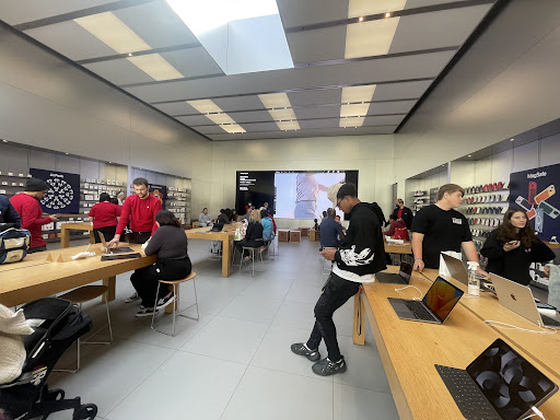 Apple Victoria Gardens