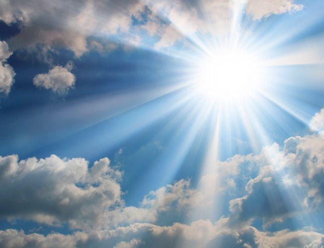 Foto de rayos del sol: luz brillante, energía natural y colores cálidos