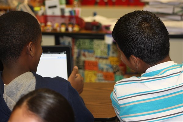 Cameron School District Tech 1 Cameron School District Tech: Innovación tecnológica y educación digital